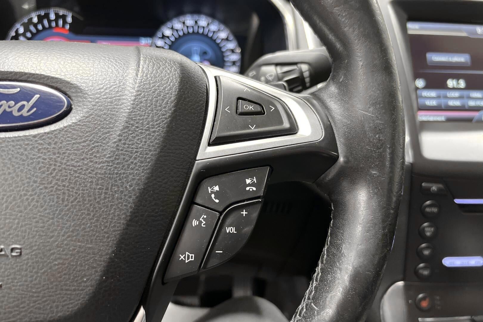 Ford S-Max iso kuva 18