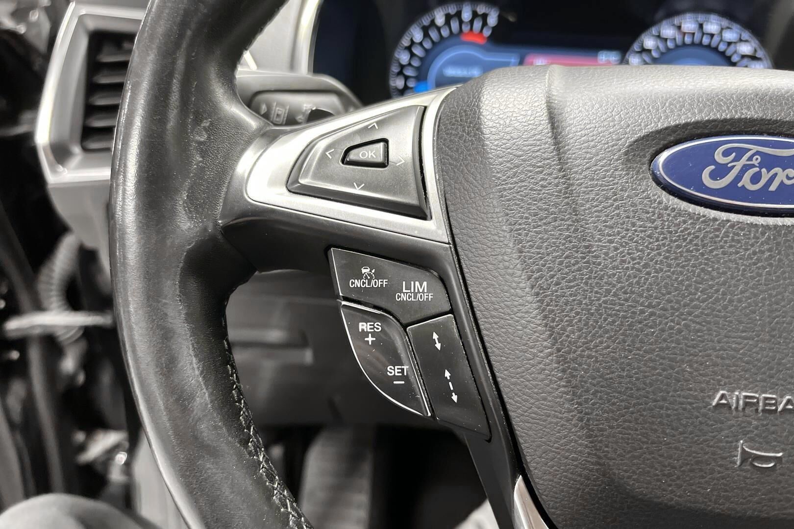 Ford S-Max iso kuva 19