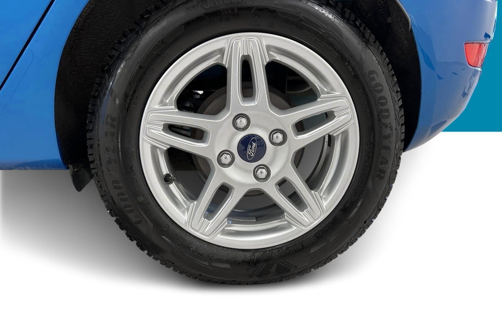 Ford Fiesta iso kuva 11