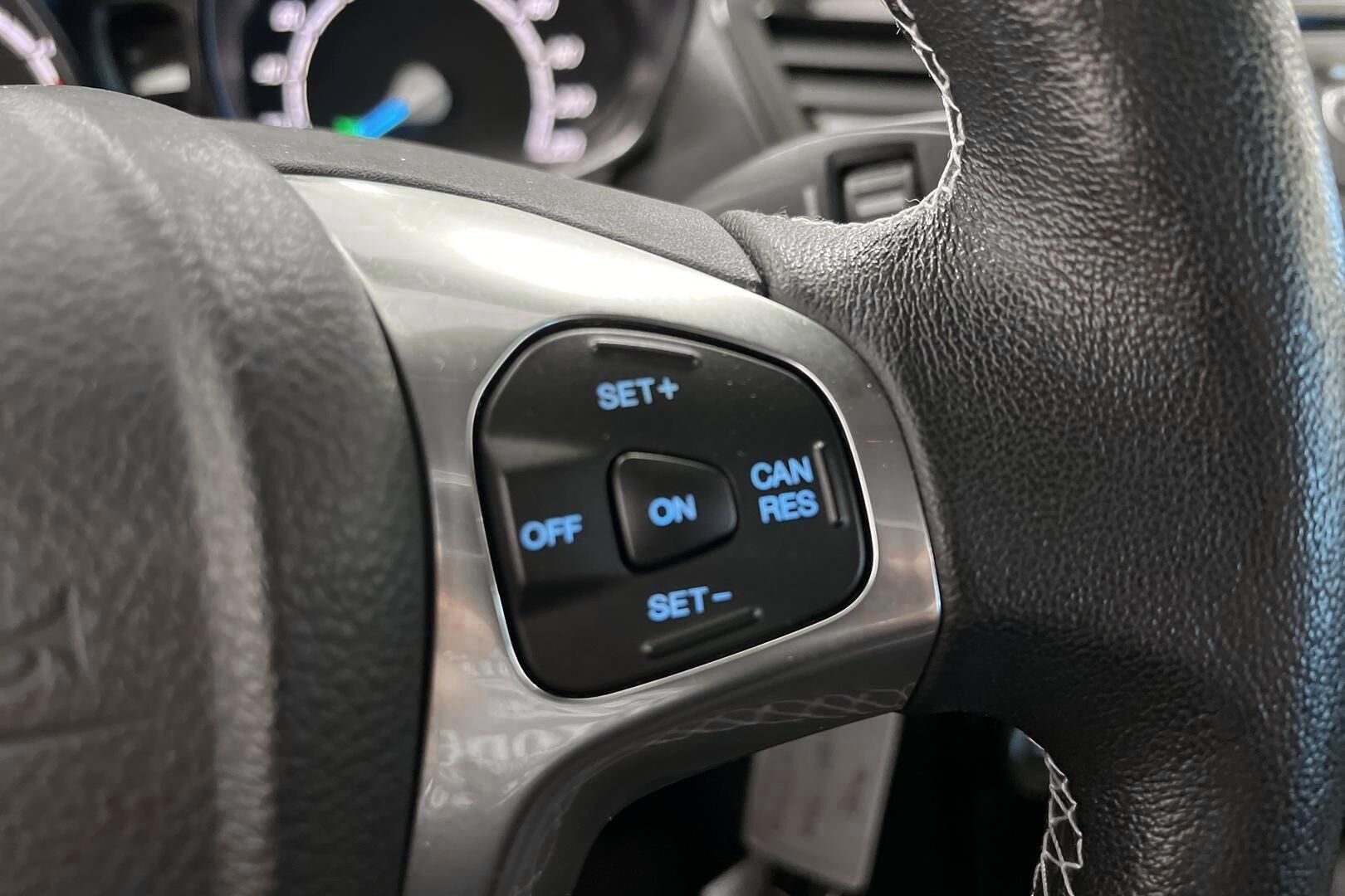 Ford Fiesta iso kuva 16