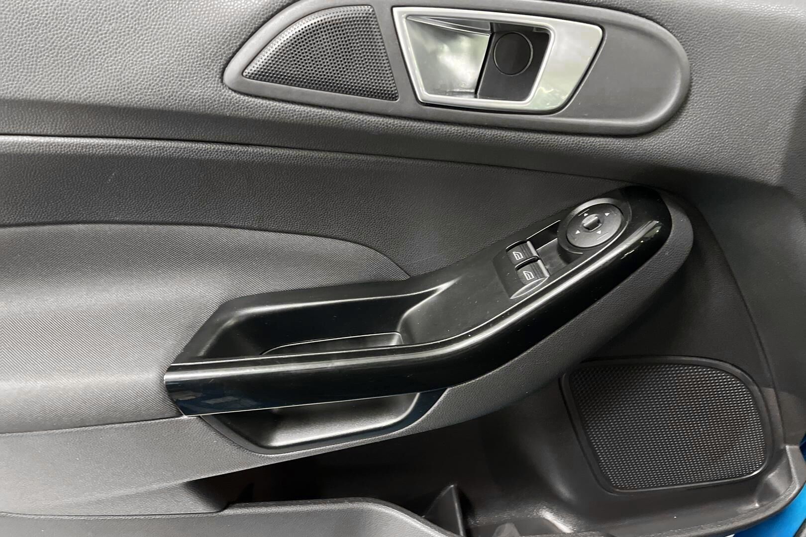 Ford Fiesta iso kuva 18