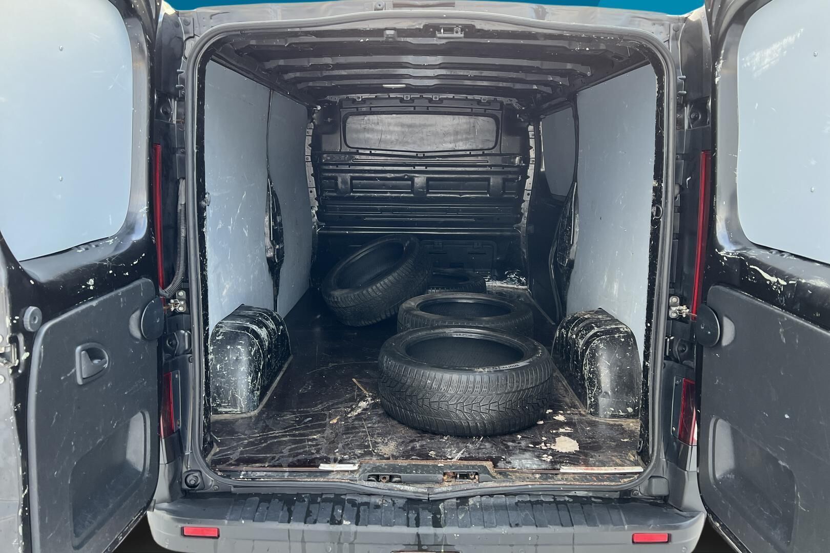 Renault Trafic iso kuva 12