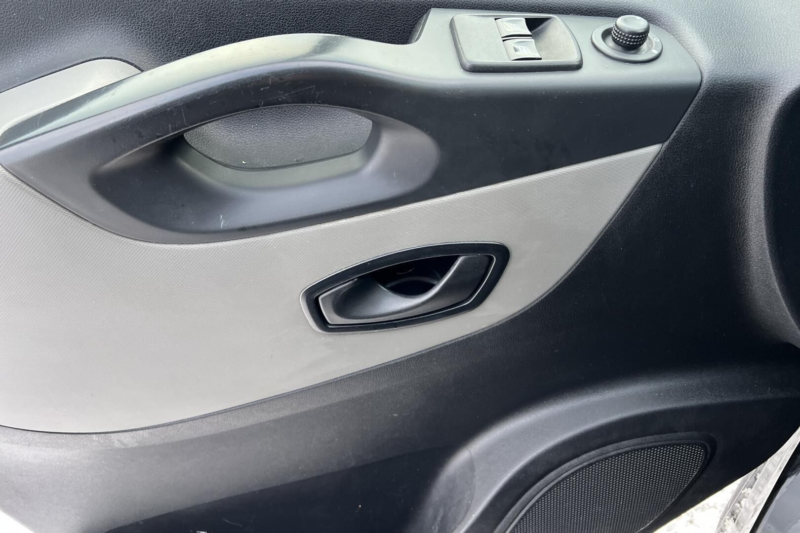 Renault Trafic iso kuva 20