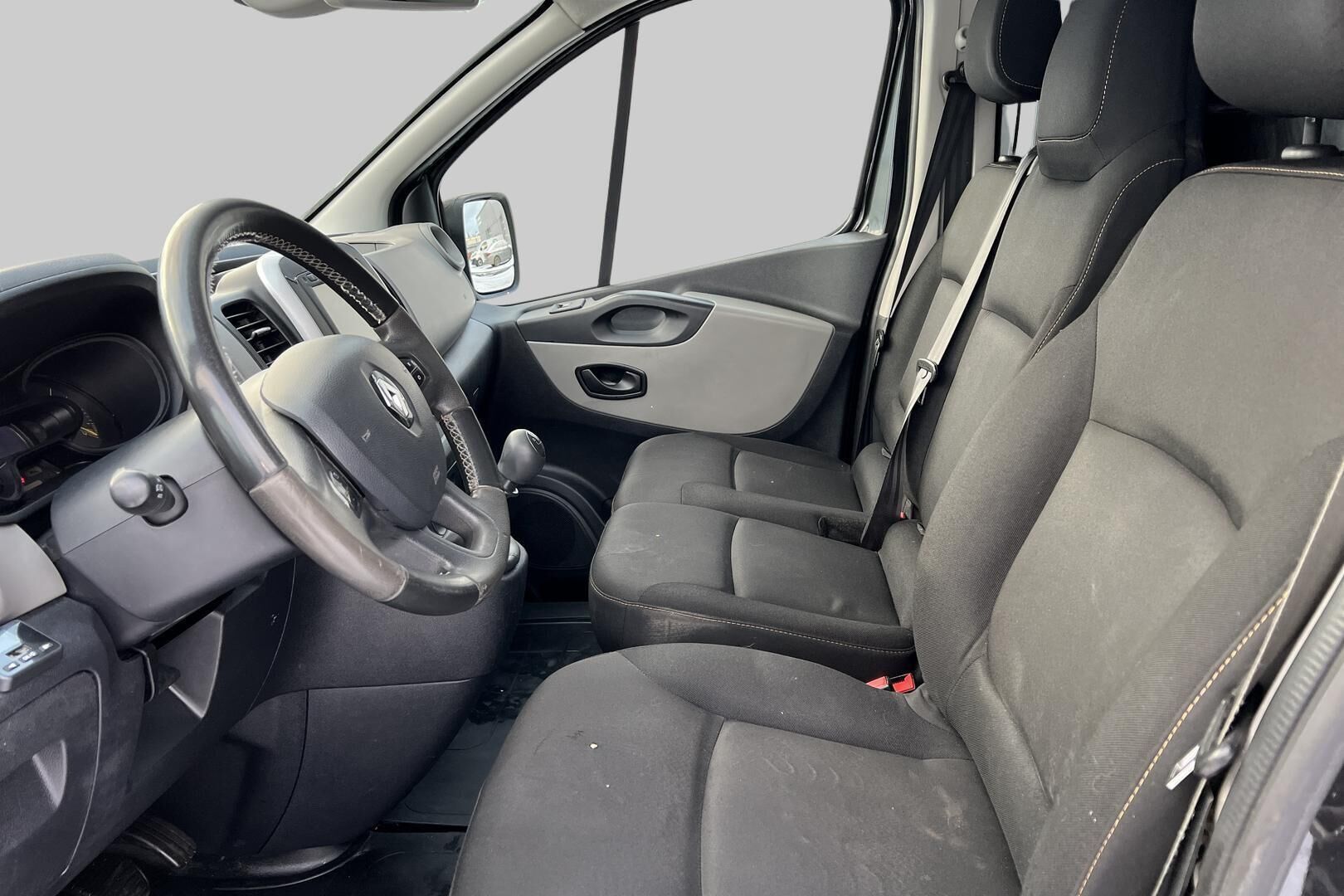 Renault Trafic iso kuva 8