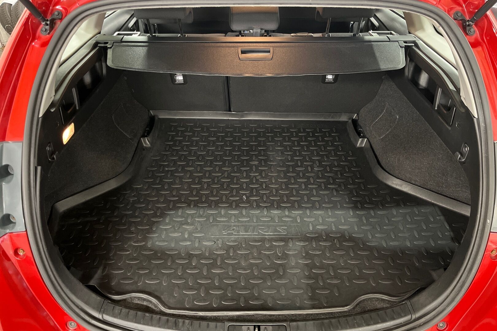 Toyota Auris iso kuva 10