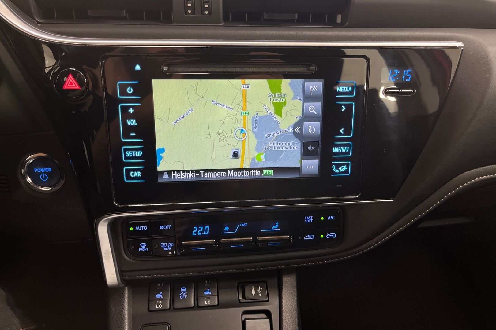 Toyota Auris iso kuva 13
