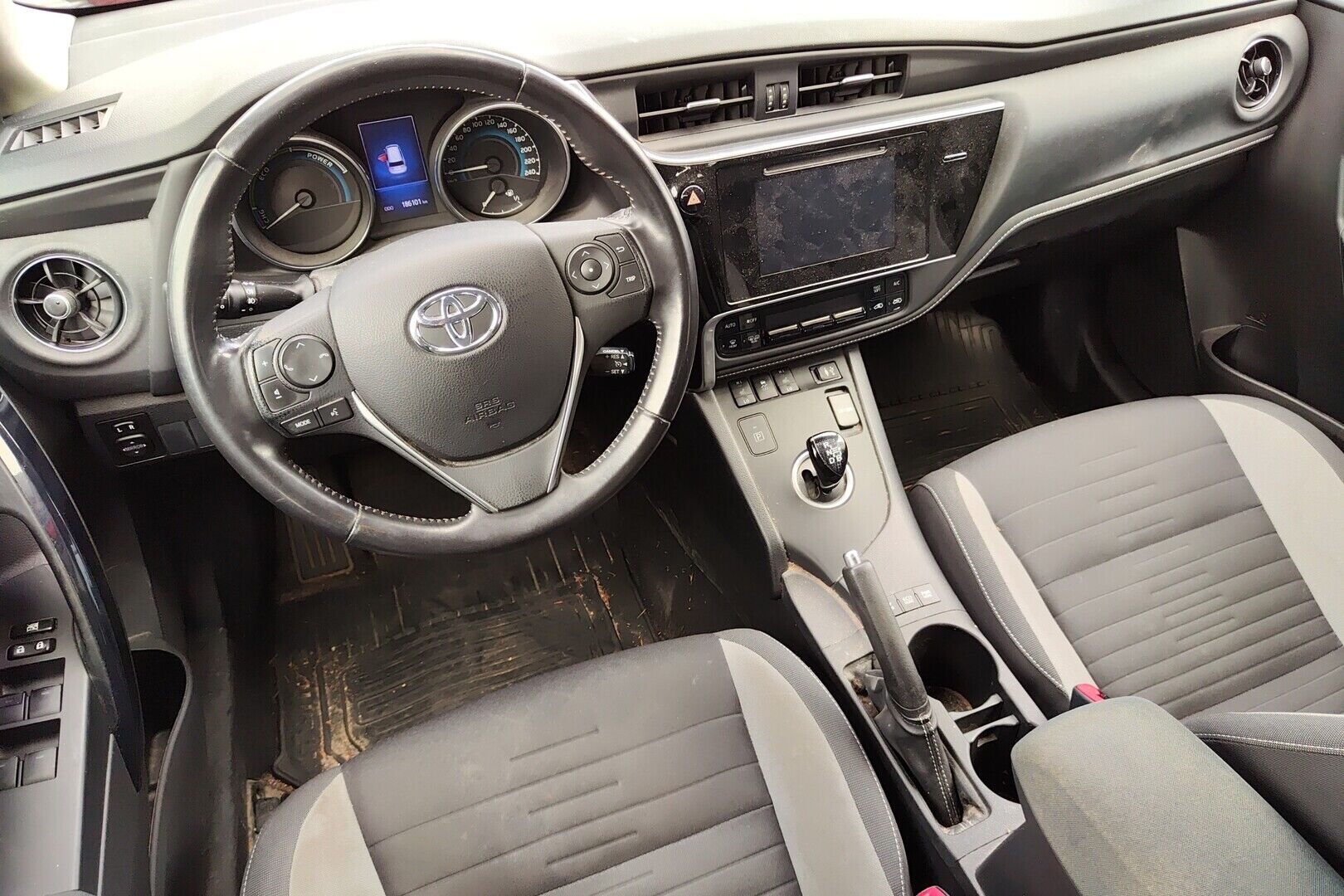 Toyota Auris iso kuva 2