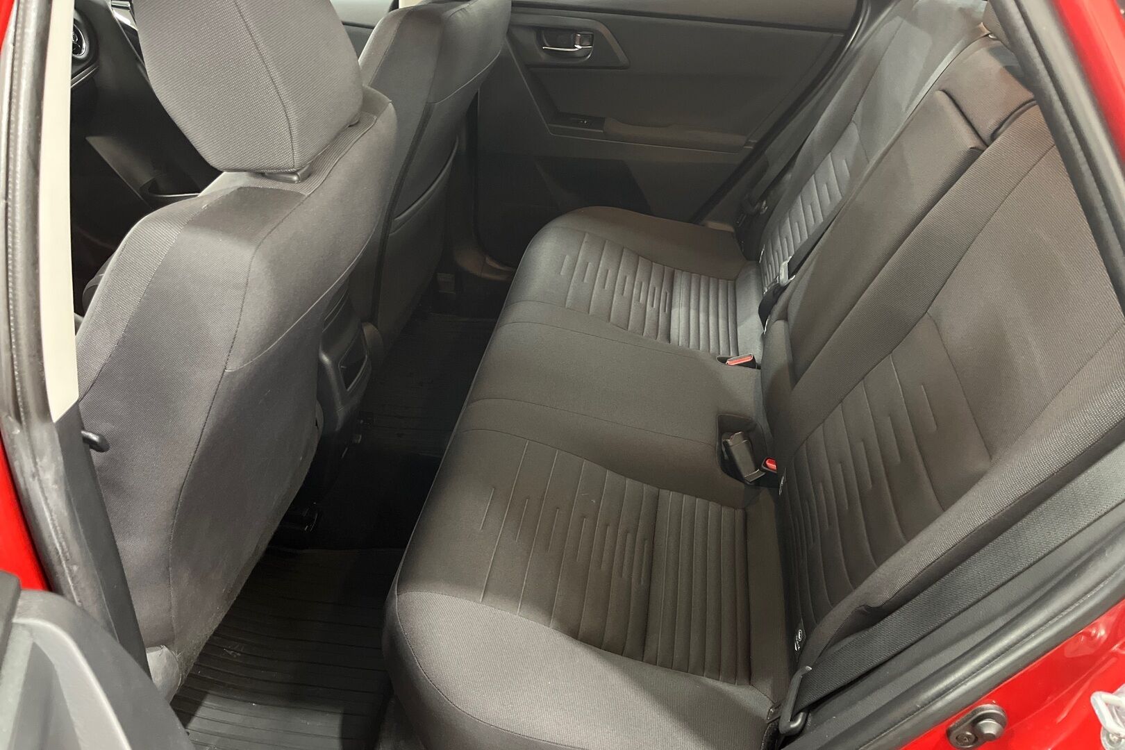 Toyota Auris iso kuva 9