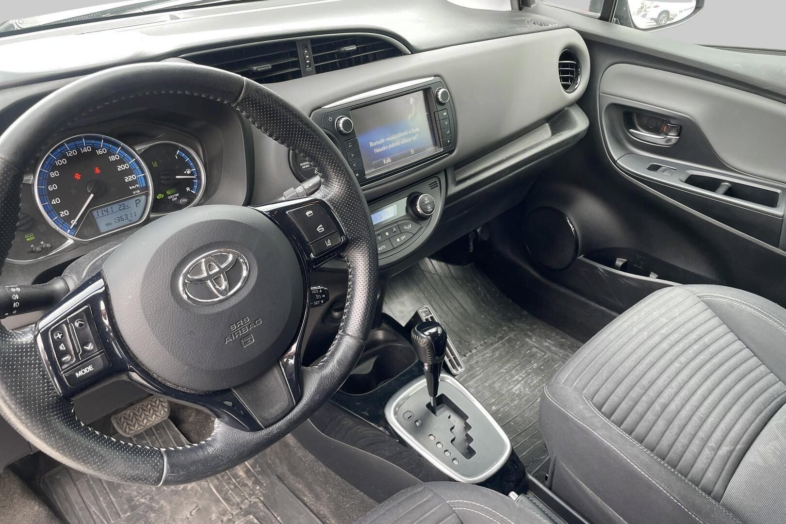 Toyota Yaris iso kuva 1
