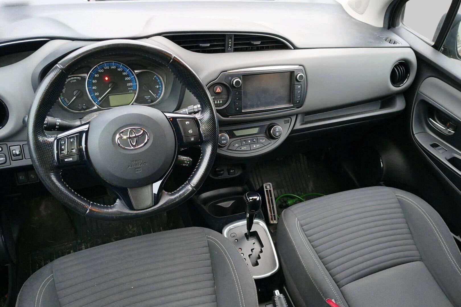 Toyota Yaris iso kuva 2