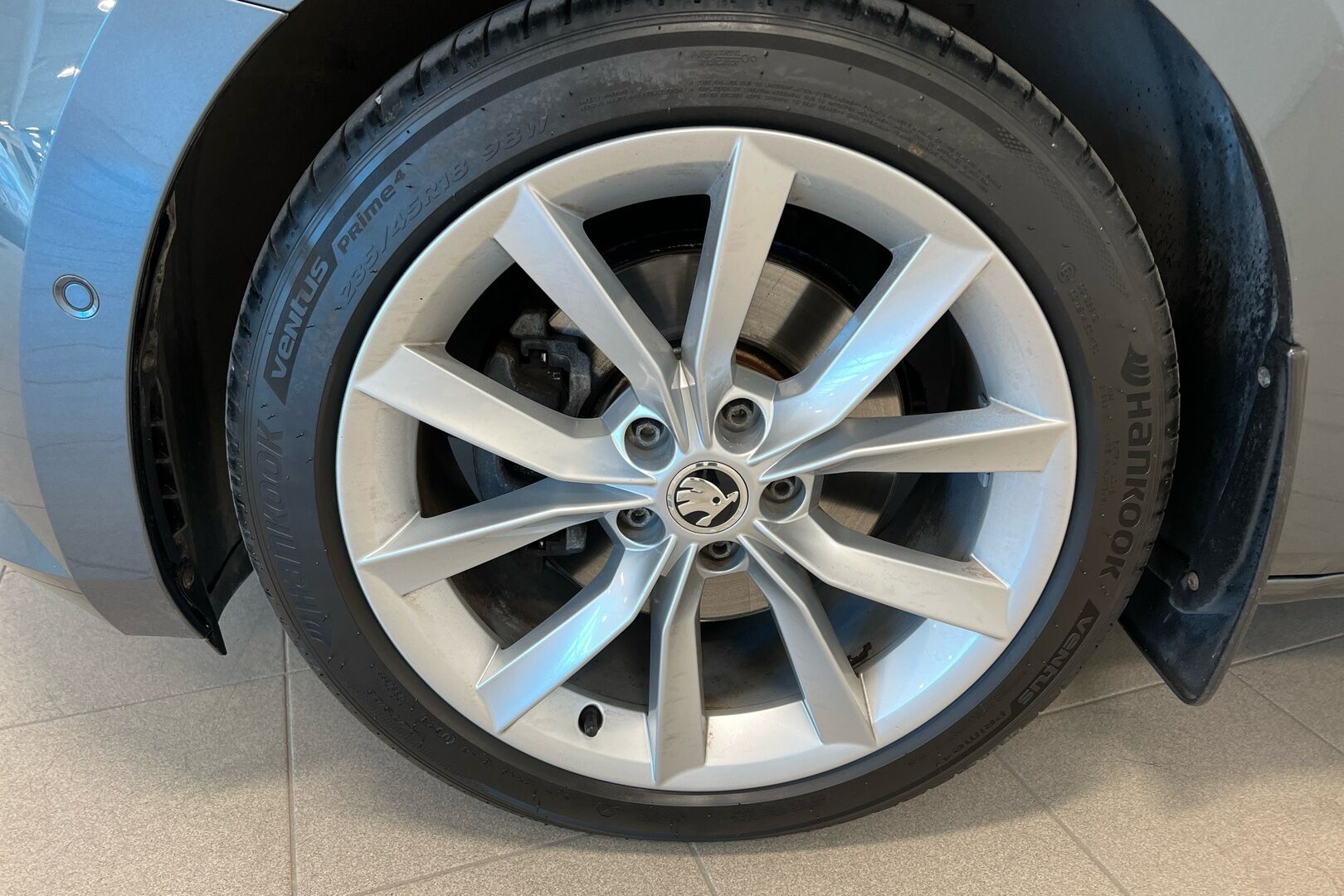 Skoda Superb iso kuva 10