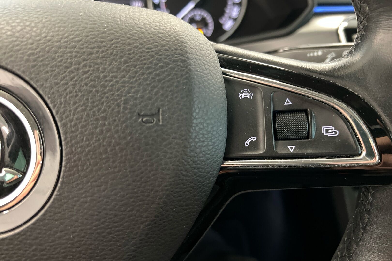 Skoda Superb iso kuva 15