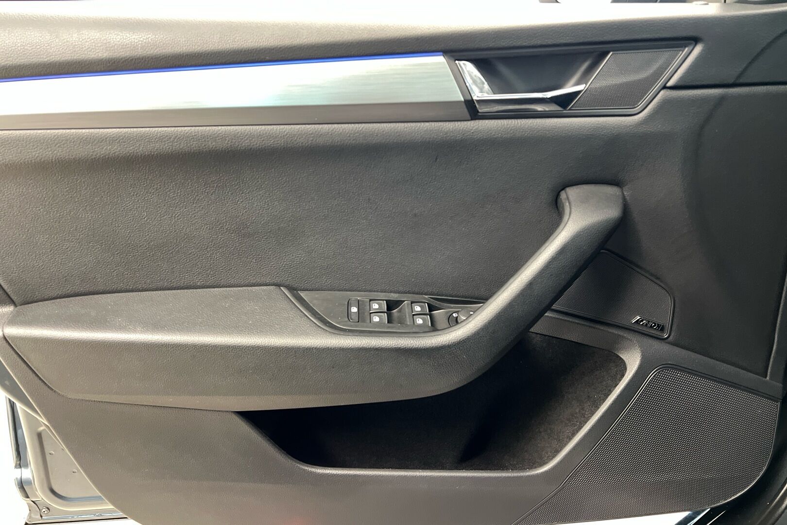 Skoda Superb iso kuva 17