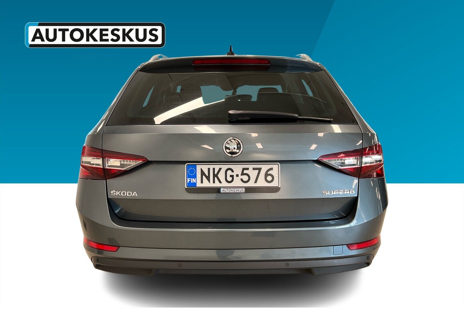 Skoda Superb iso kuva 2