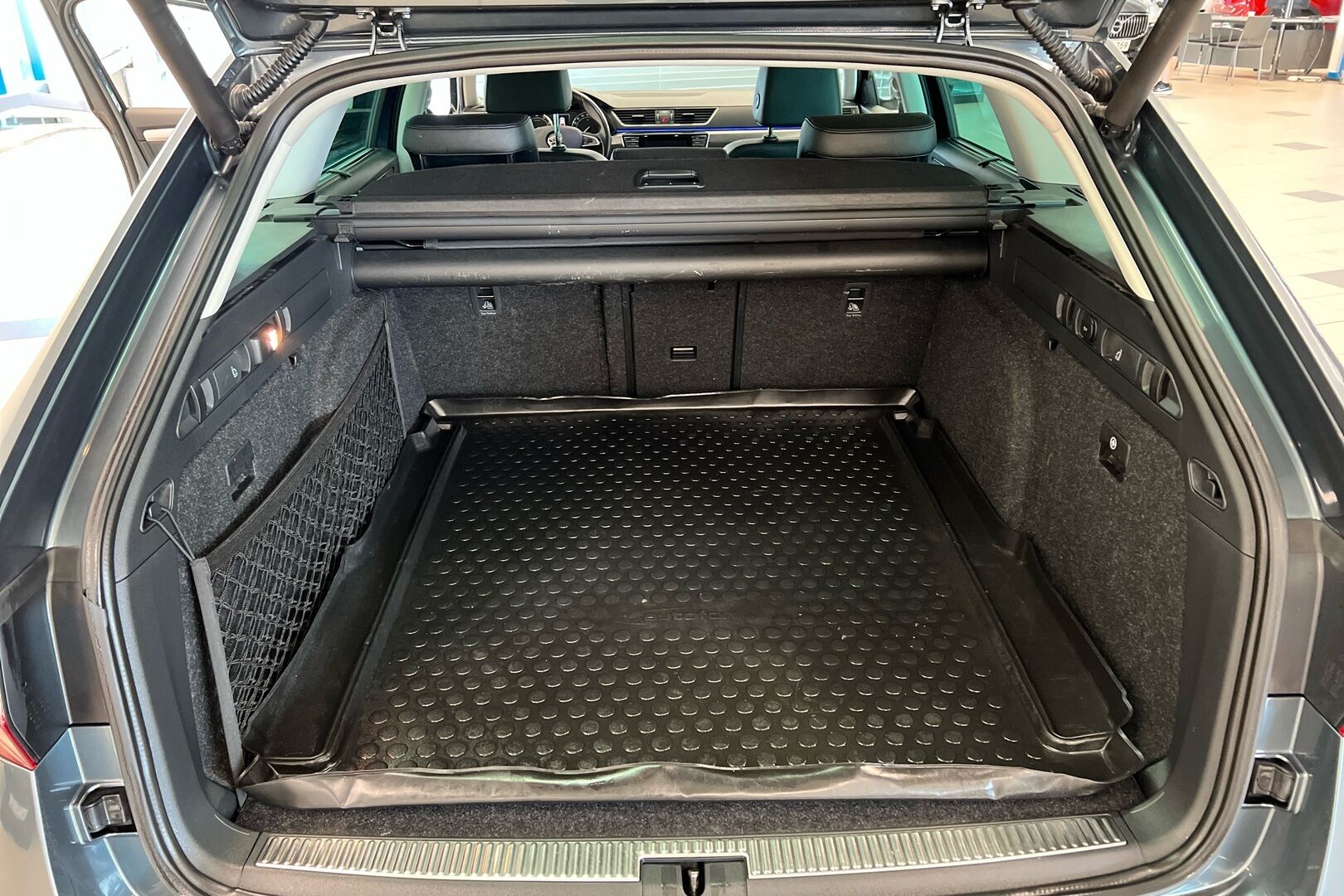 Skoda Superb iso kuva 9
