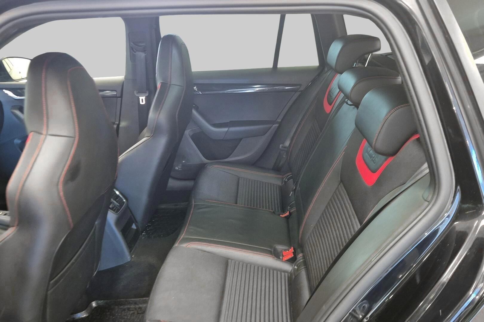 Skoda Octavia iso kuva 7