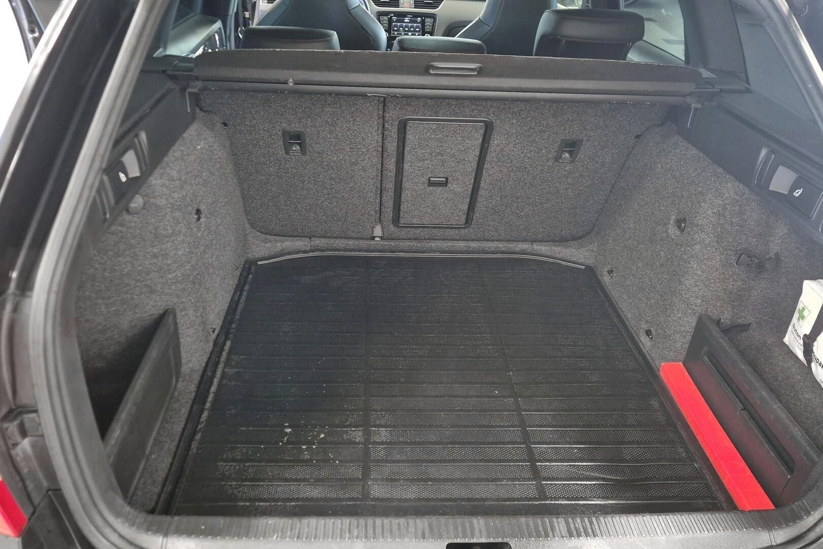 Skoda Octavia iso kuva 22