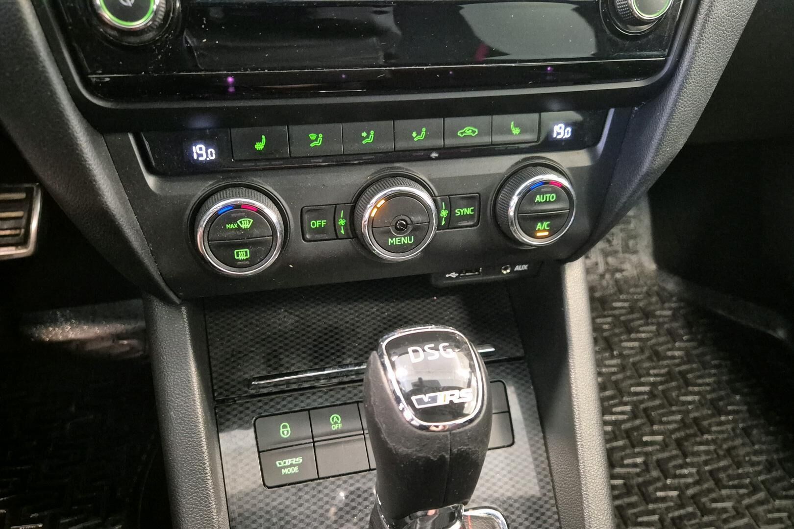 Skoda Octavia iso kuva 11