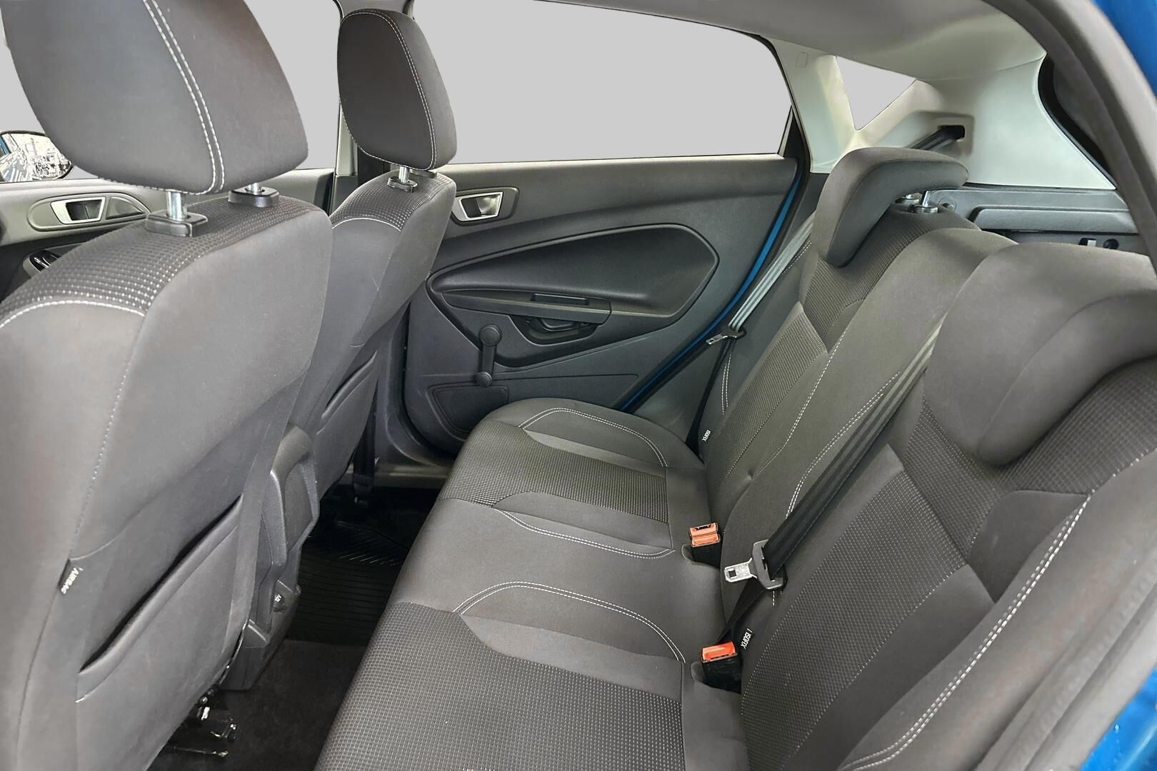 Ford Fiesta iso kuva 10