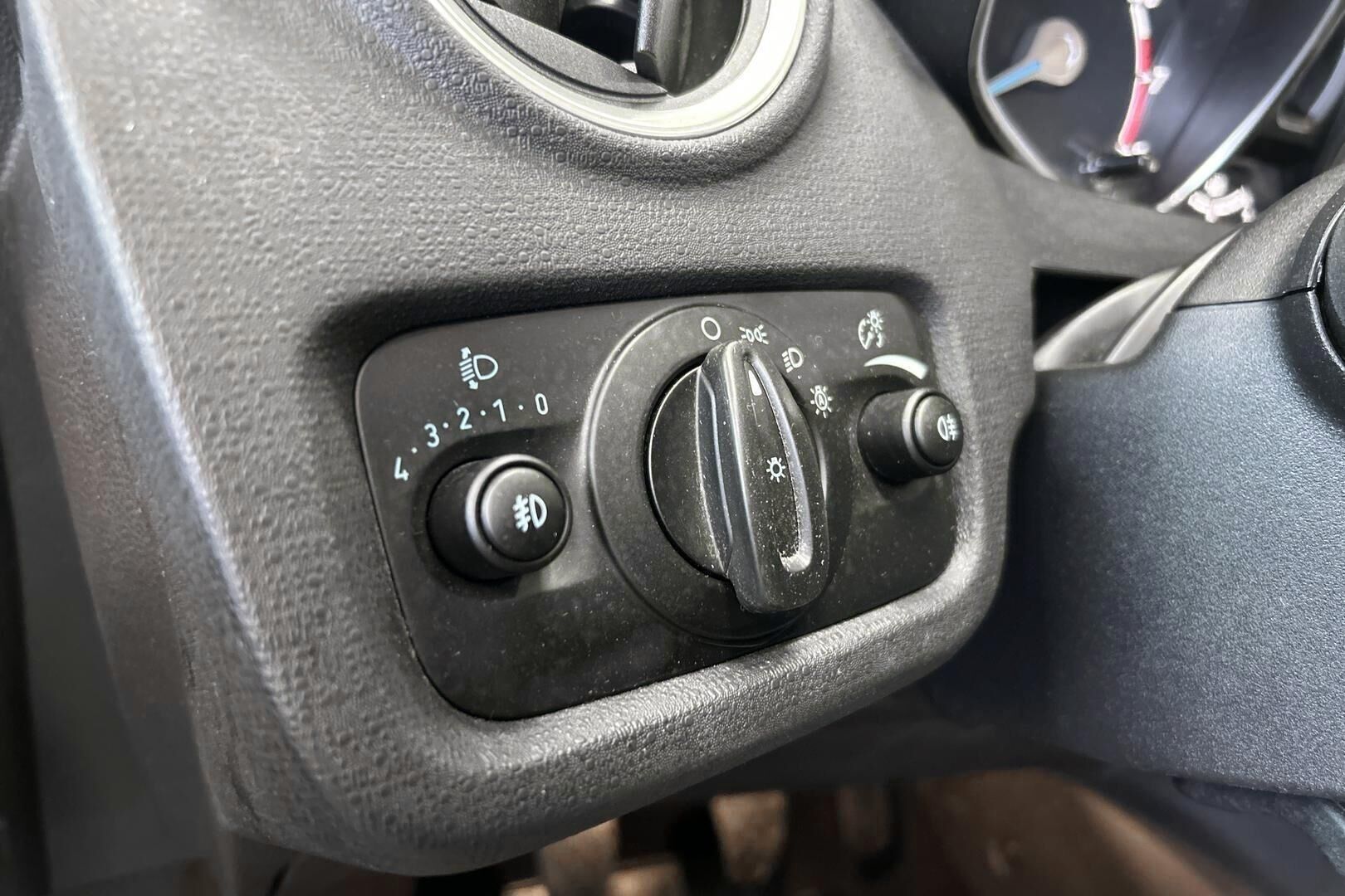 Ford Fiesta iso kuva 24