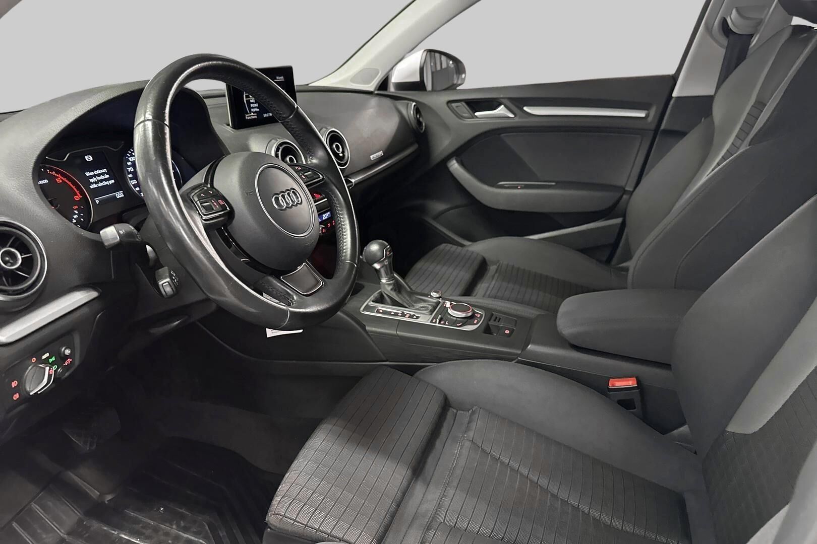 Audi A3 iso kuva 9