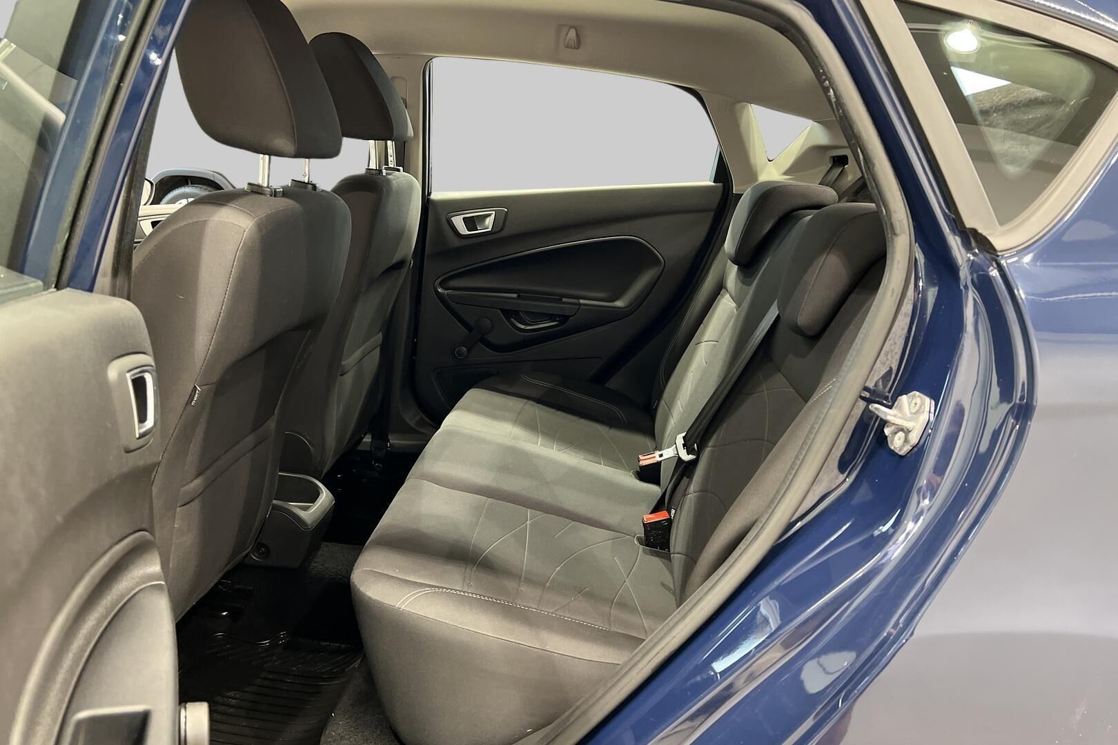 Ford Fiesta iso kuva 10