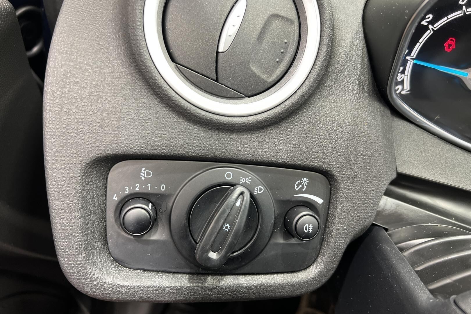 Ford Fiesta iso kuva 18
