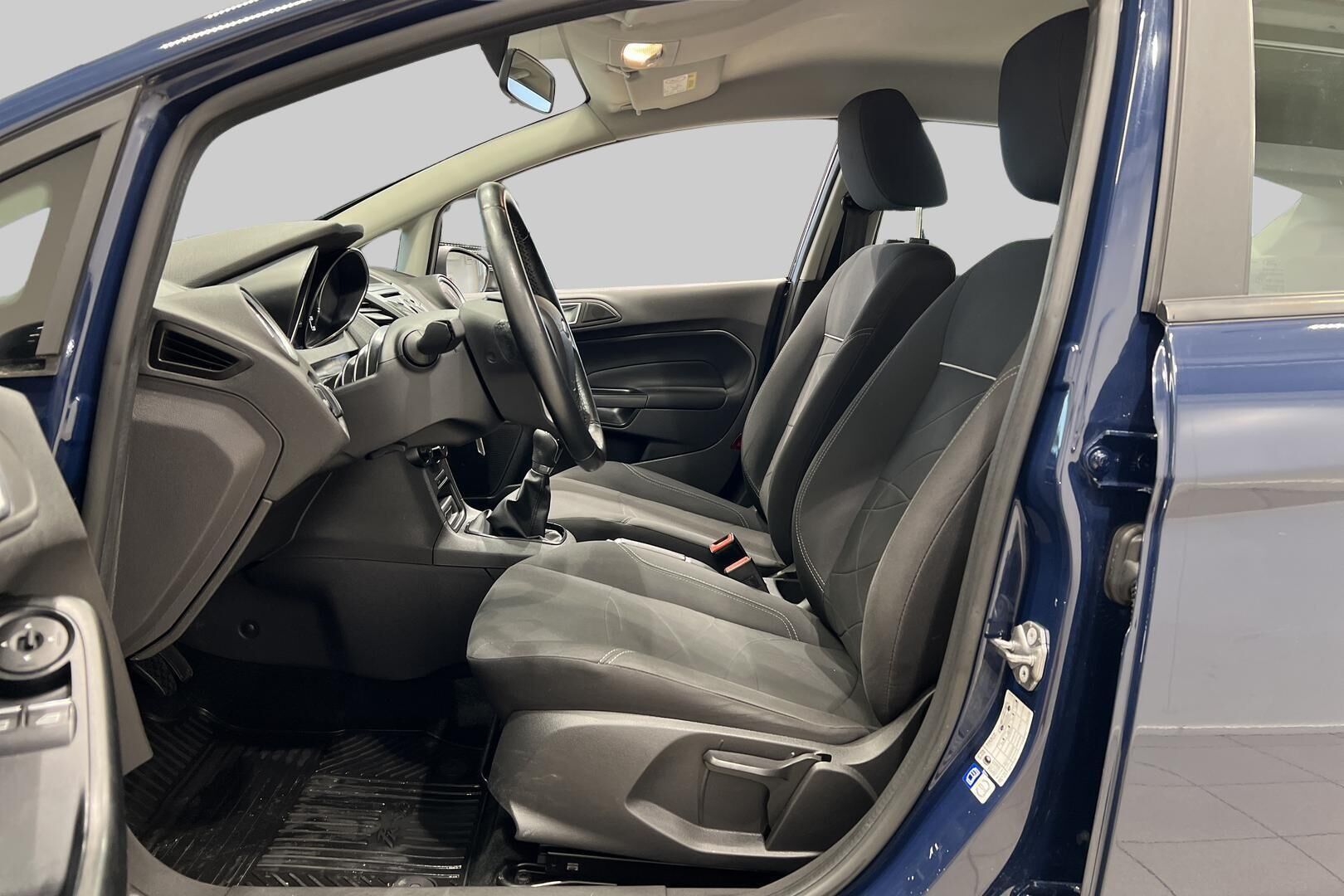 Ford Fiesta iso kuva 9