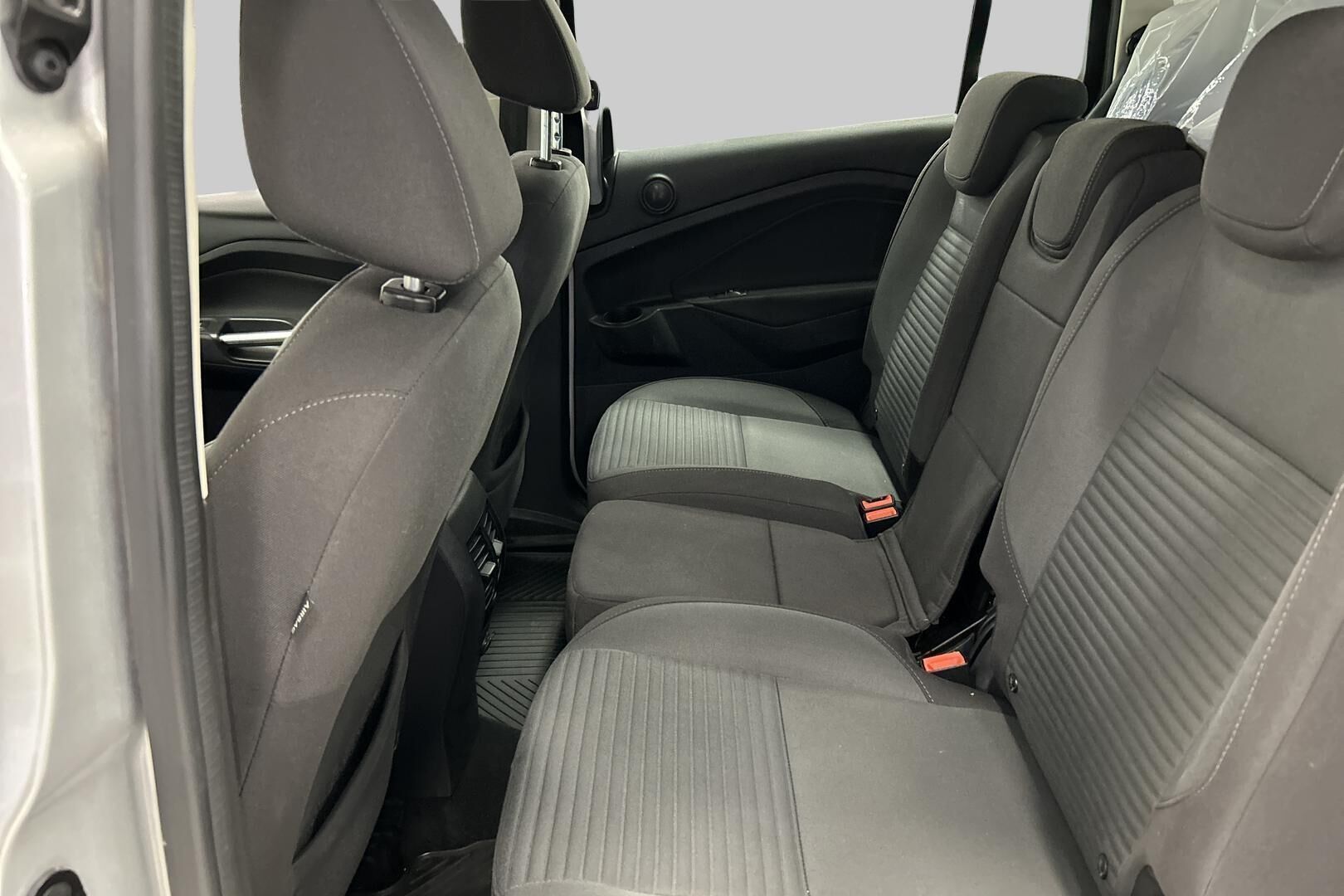 Ford Grand C-Max iso kuva 10