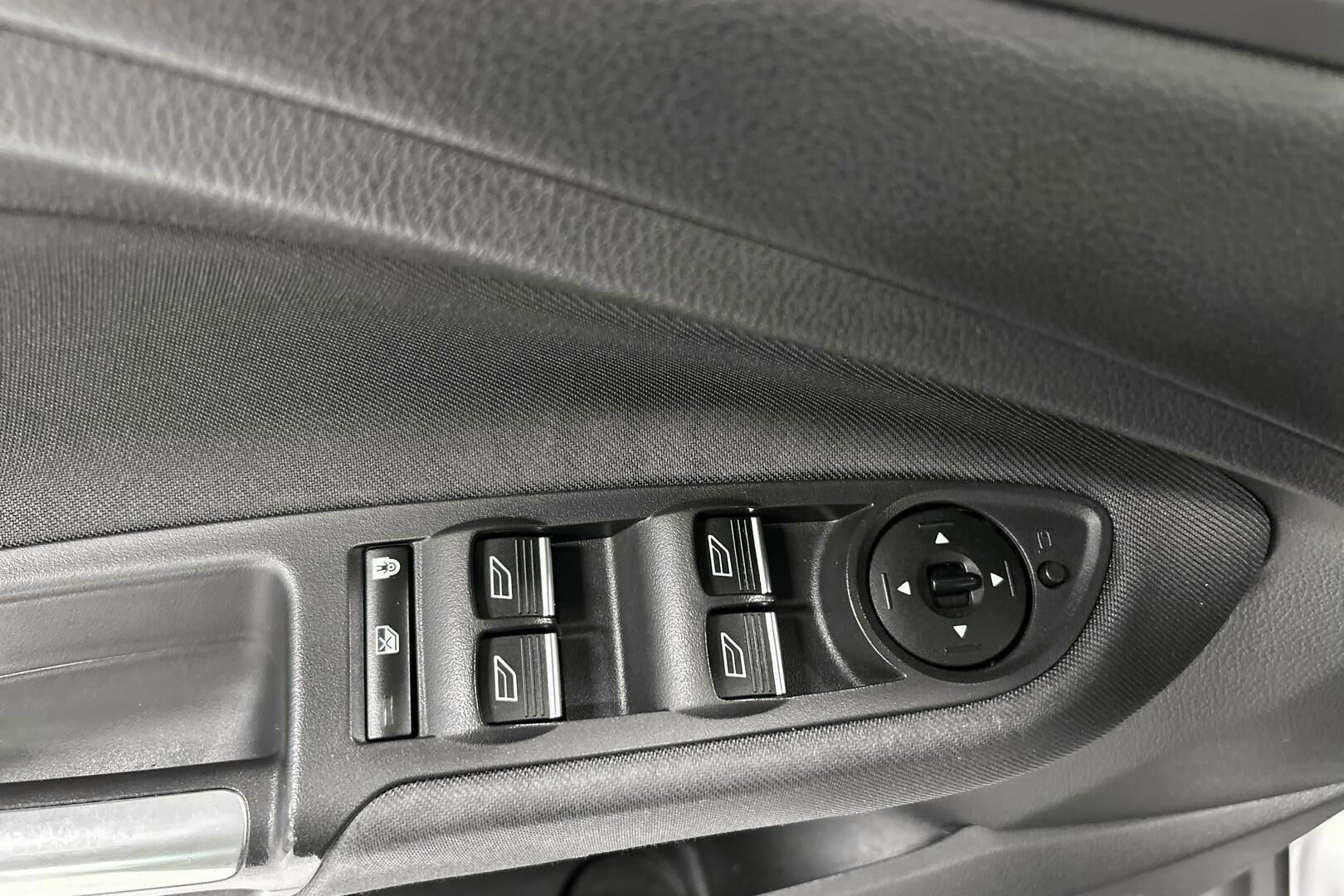 Ford Grand C-Max iso kuva 15