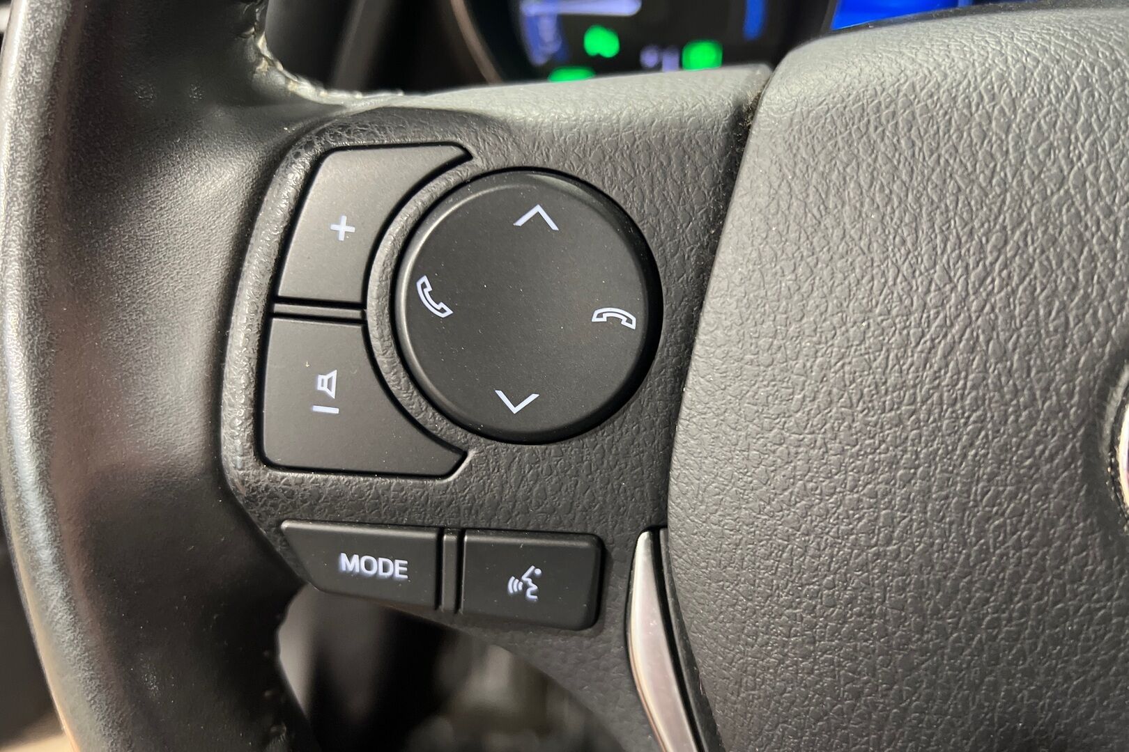 Toyota Auris iso kuva 6