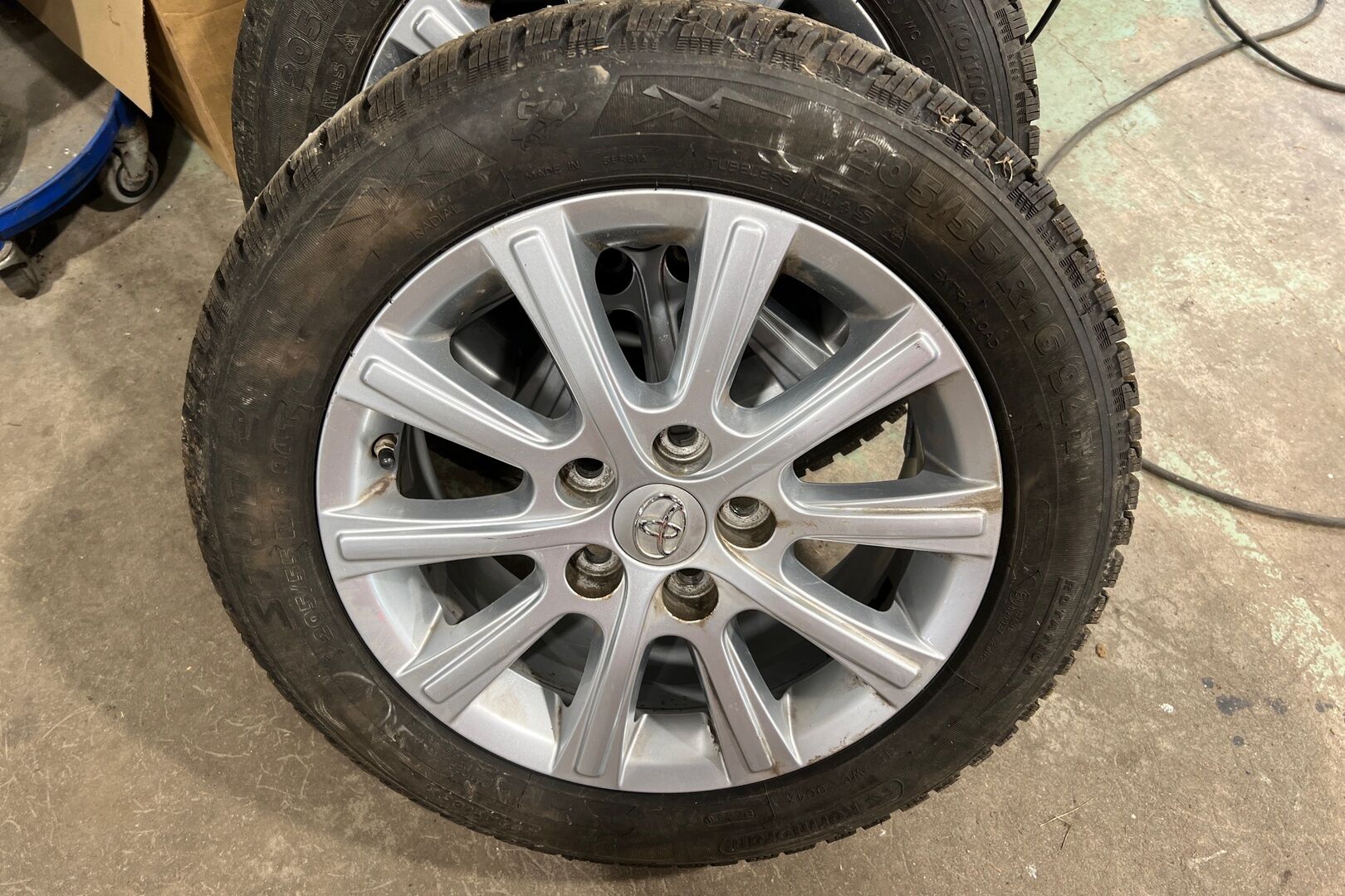 Toyota Auris iso kuva 7