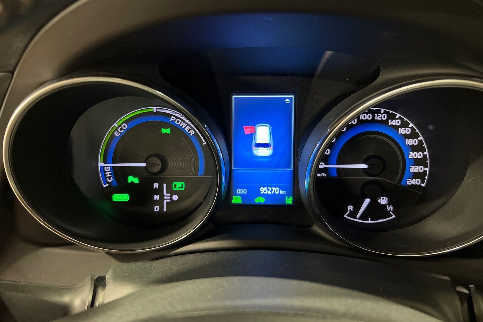 Toyota Auris iso kuva 8
