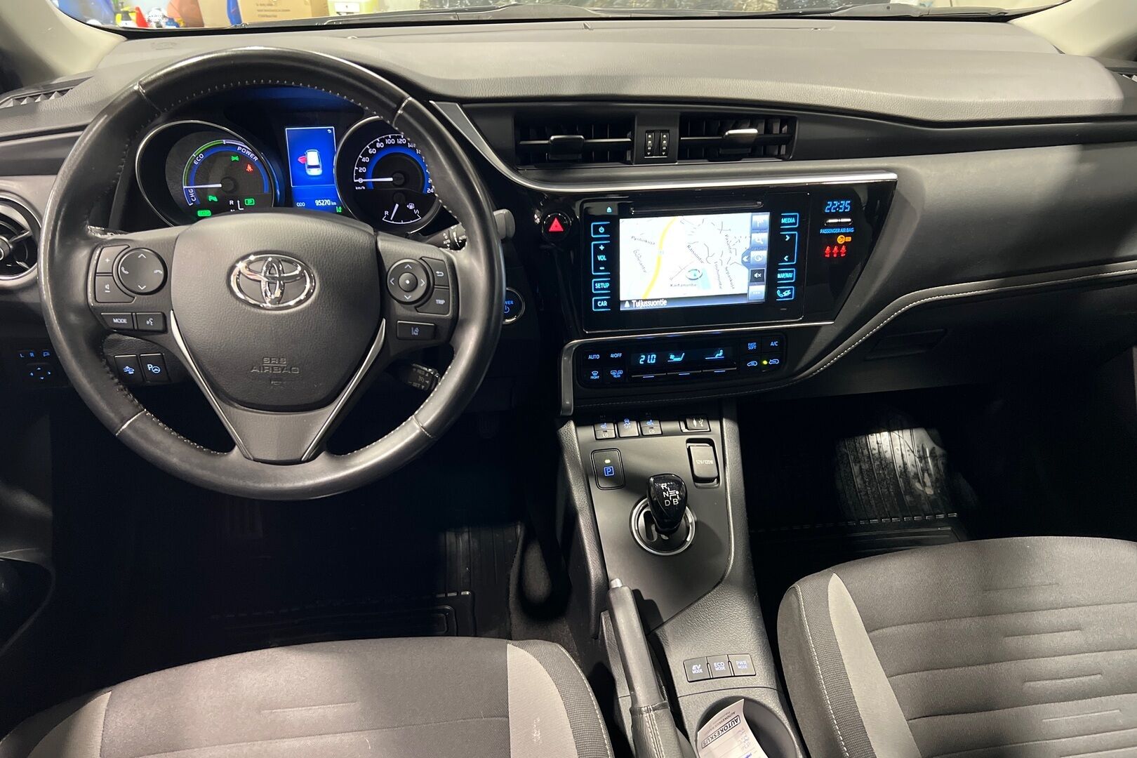 Toyota Auris iso kuva 4