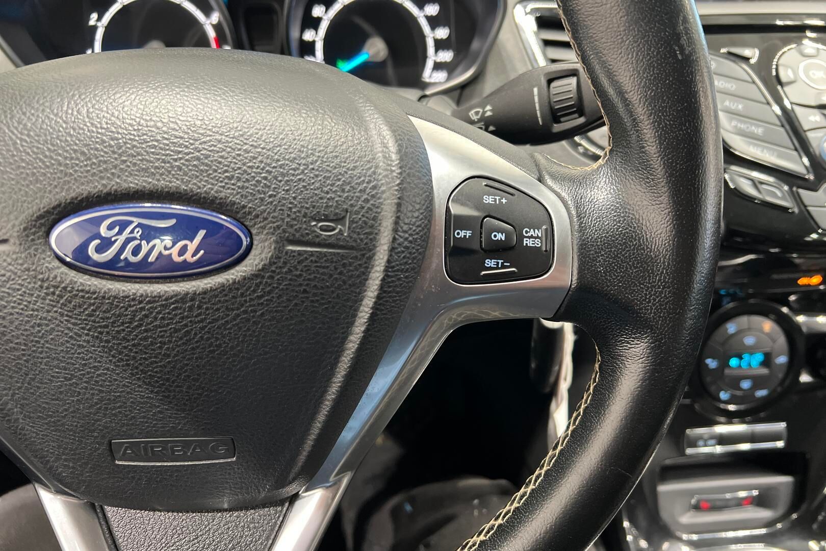 Ford Fiesta iso kuva 19