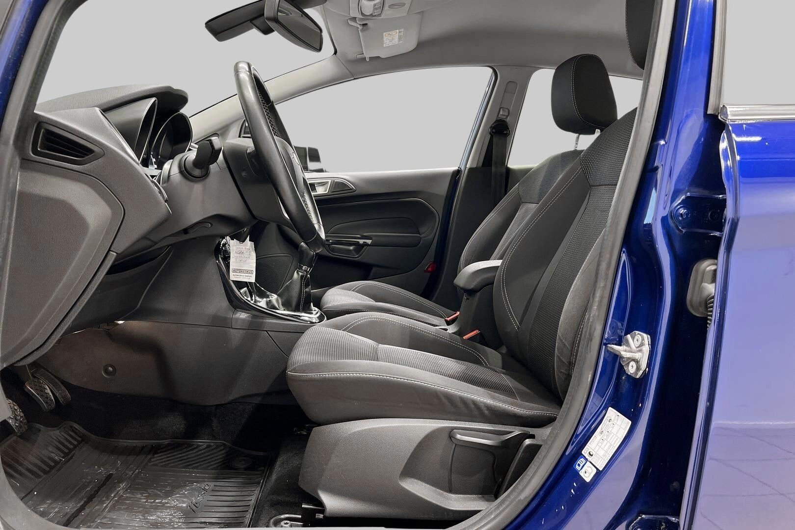 Ford Fiesta iso kuva 8