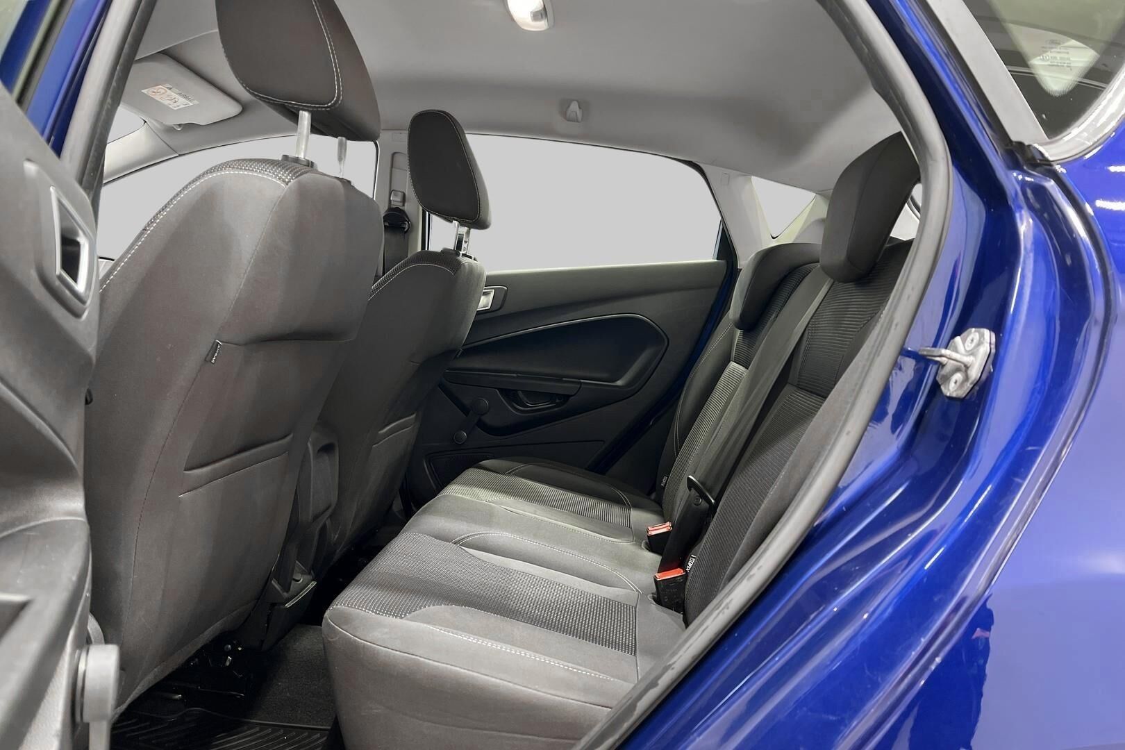 Ford Fiesta iso kuva 9