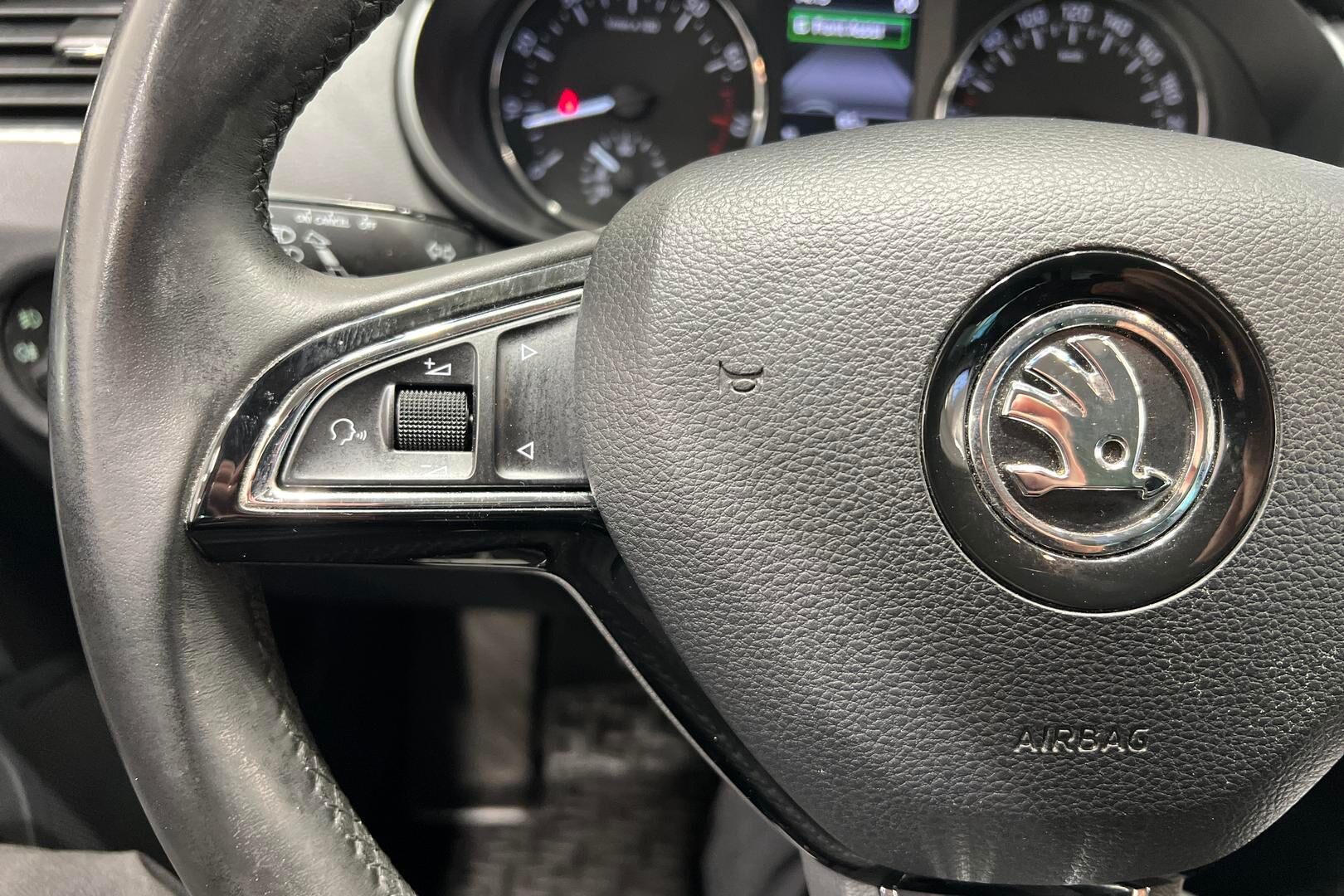 Skoda Octavia iso kuva 21