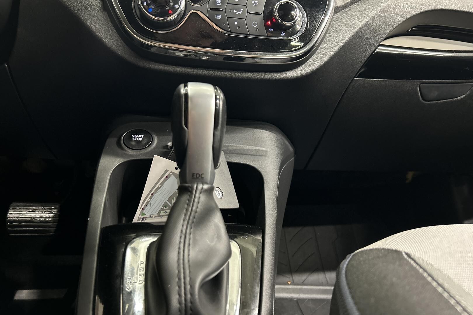 Renault Captur iso kuva 24