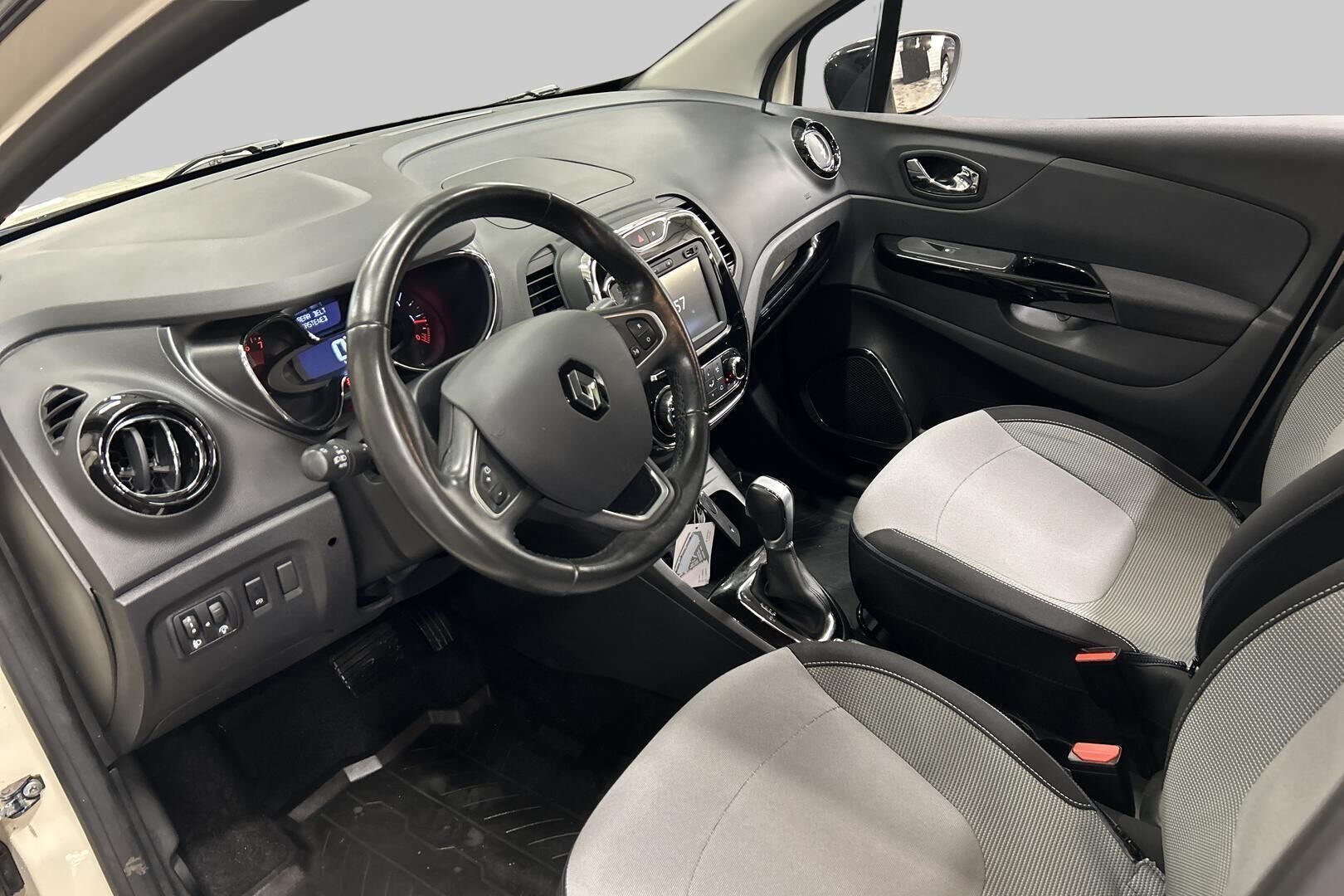 Renault Captur iso kuva 16