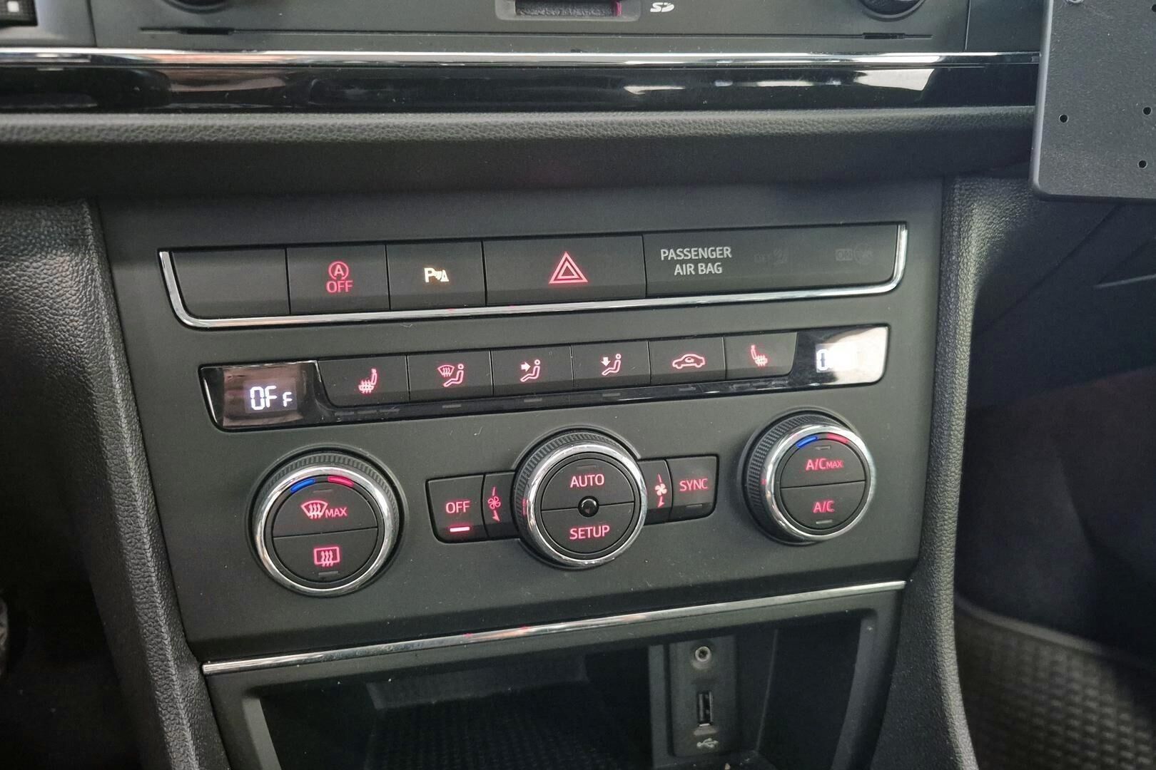 Seat Leon ST iso kuva 12
