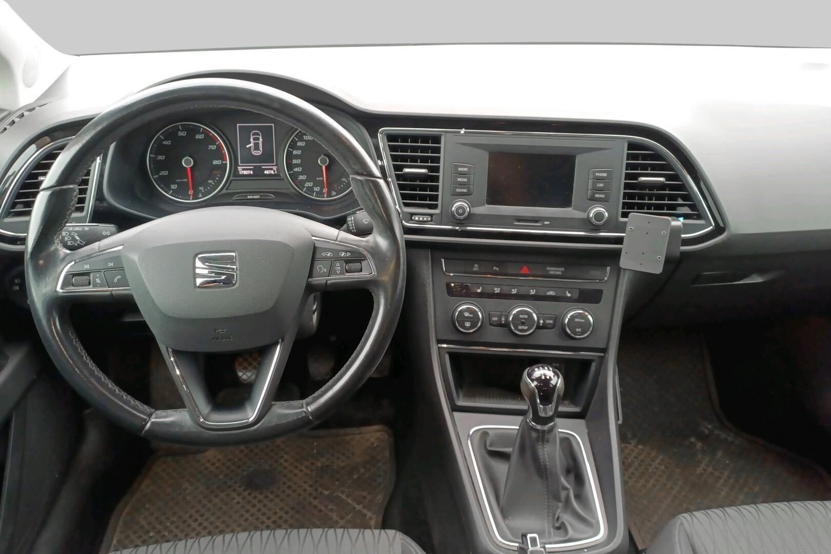 Seat Leon ST iso kuva 2