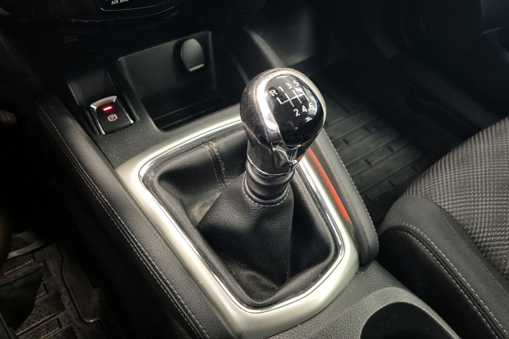 Nissan Qashqai iso kuva 14