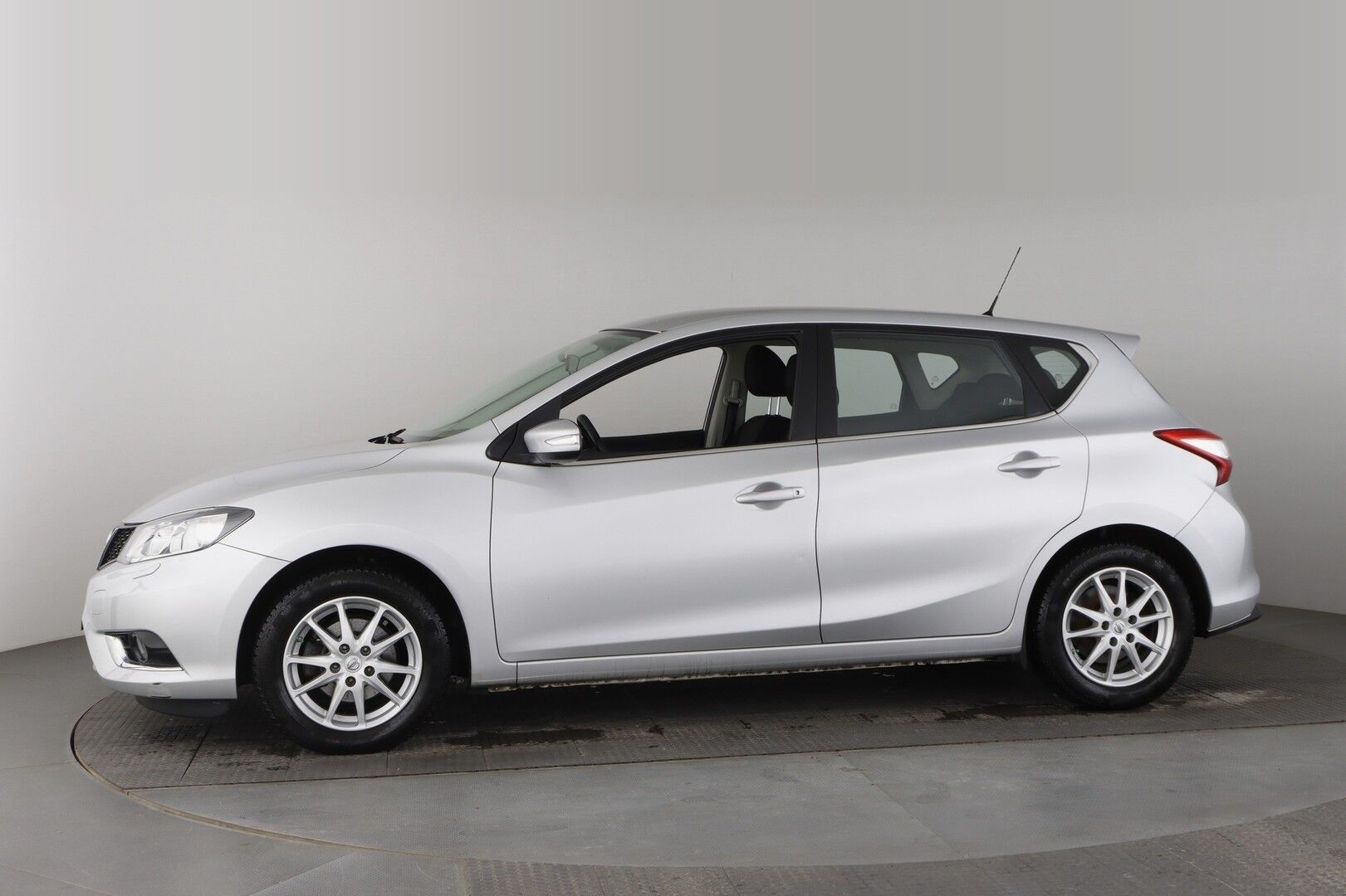 Nissan Pulsar iso kuva 2