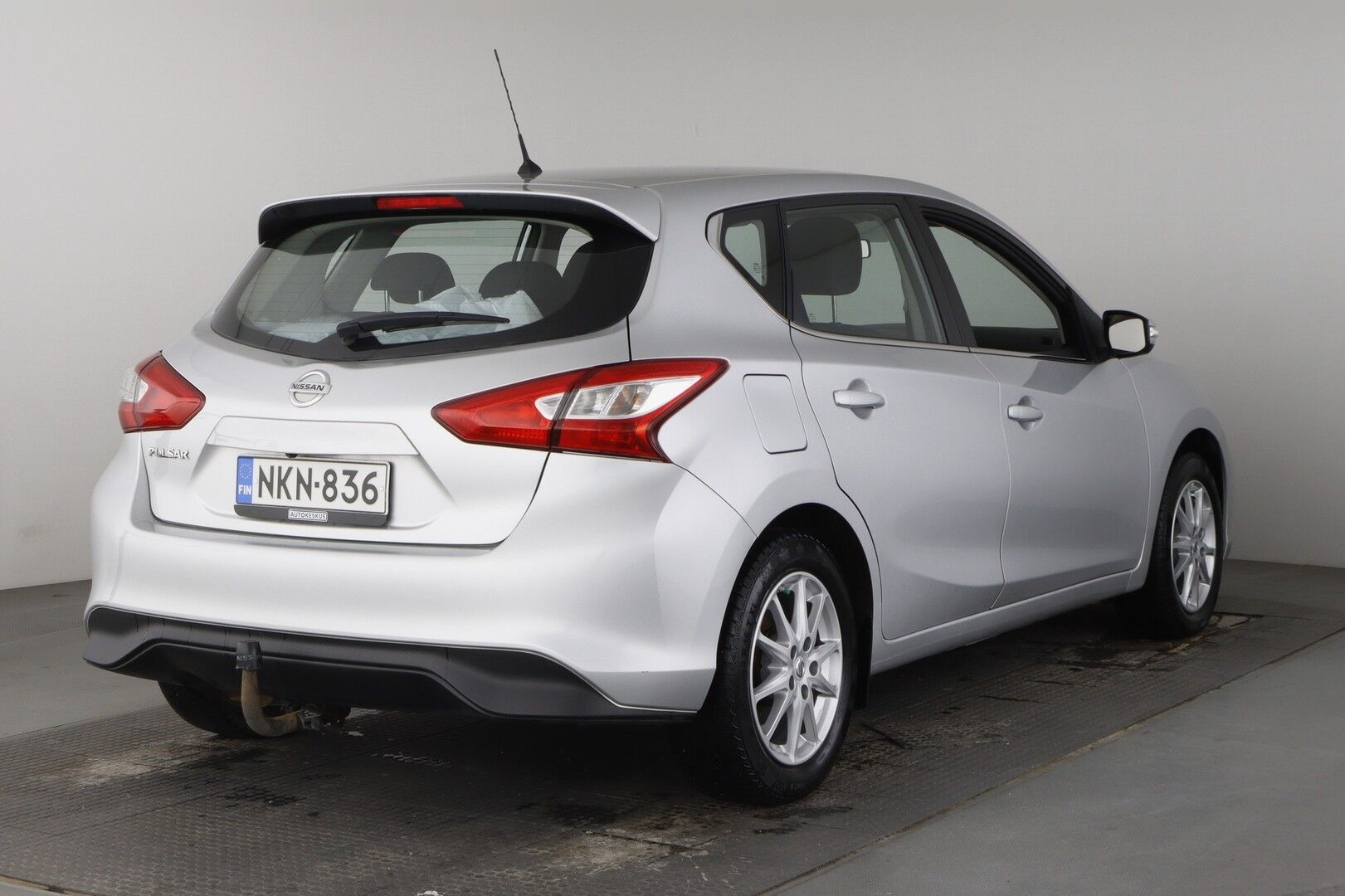 Nissan Pulsar iso kuva 4