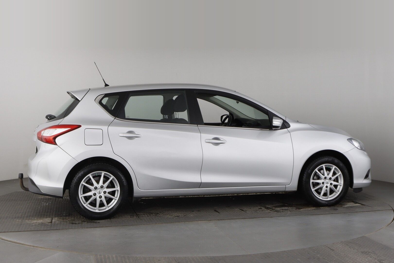 Nissan Pulsar iso kuva 5