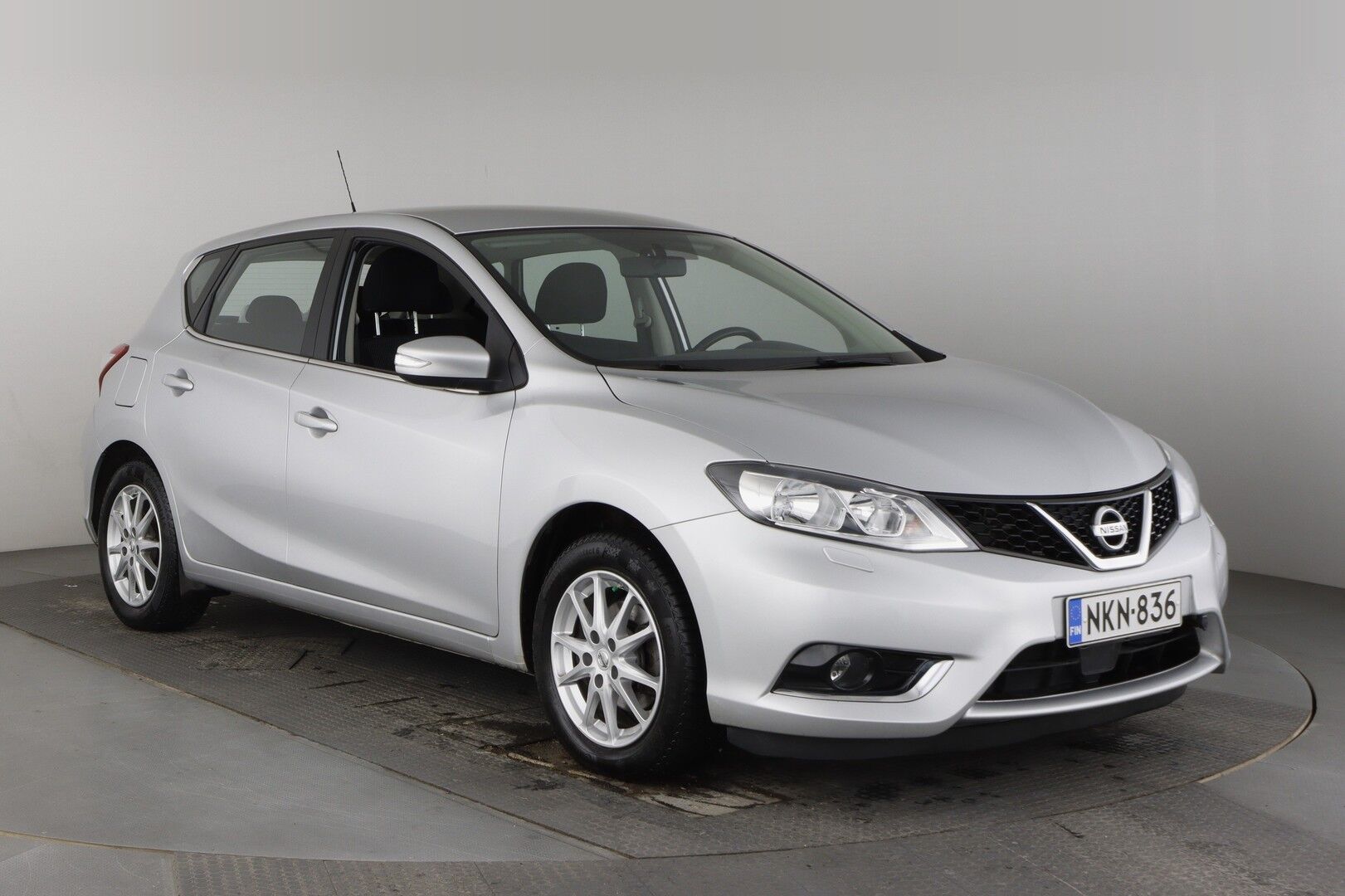 Nissan Pulsar iso kuva 6