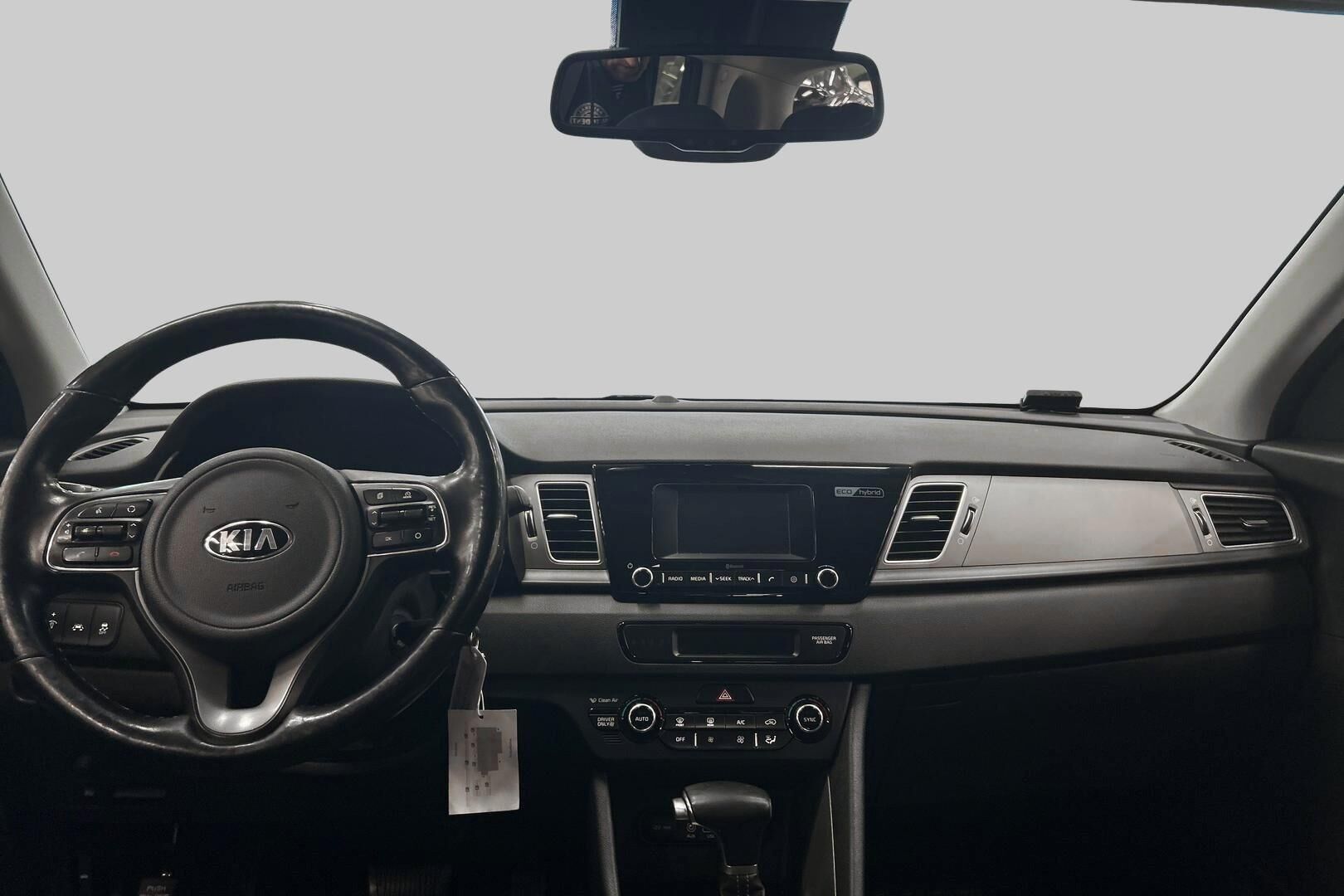 Kia Niro iso kuva 11