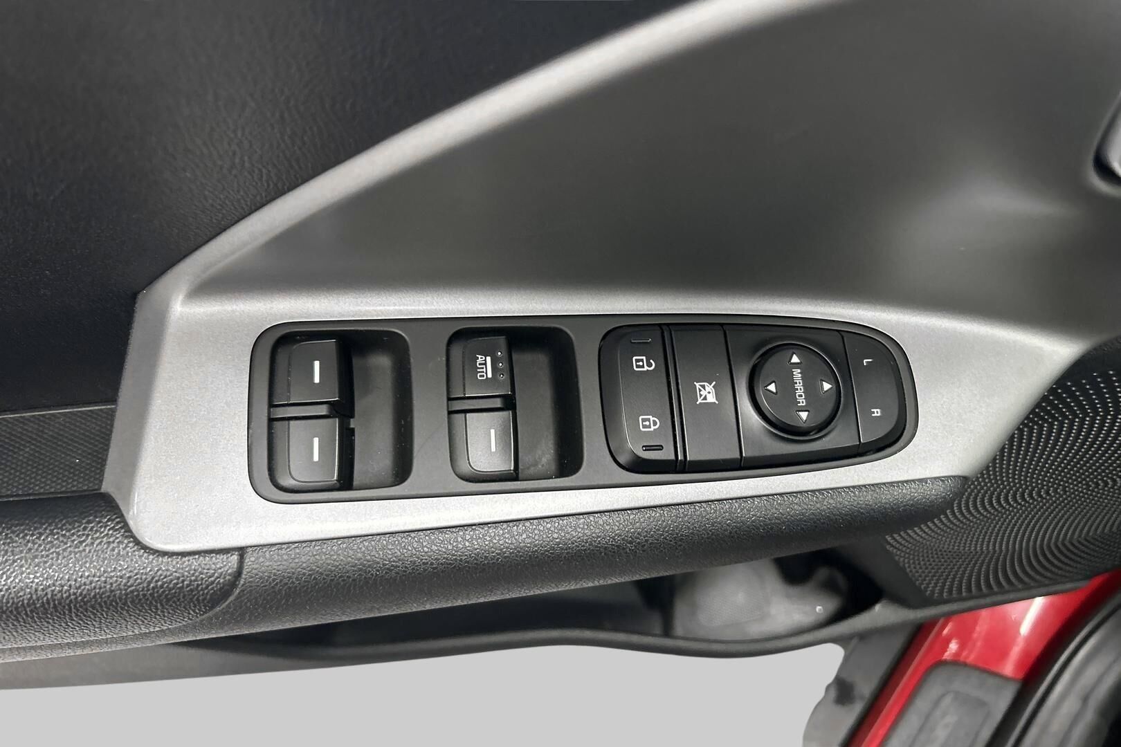 Kia Niro iso kuva 18