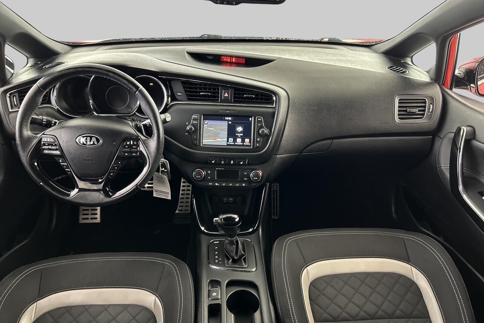 Kia cee'd iso kuva 10